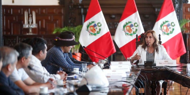 El plan B de Dina Boluarte para presionar pronta salida electoral a la crisis en Perú