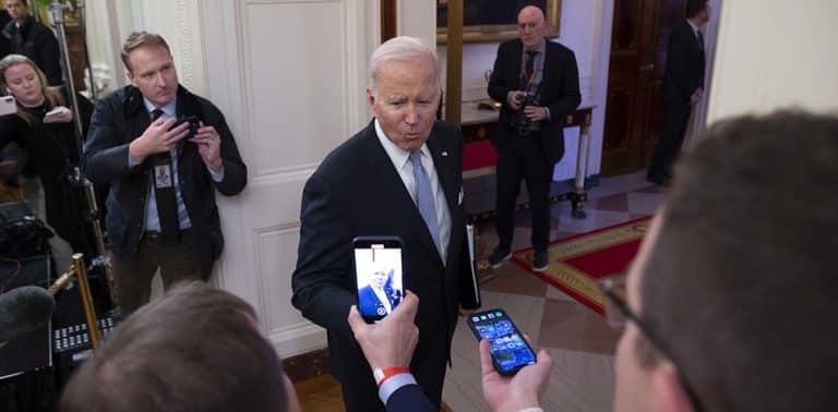 MAS-DOCUMENTOS-CLASIFICADOS-DE-BIDEN-EFE-768x378