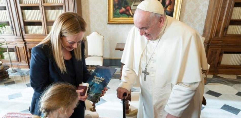 El papa Francisco y Giorgia Meloni