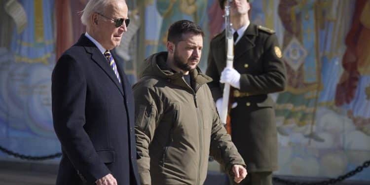 Biden en Ucrania: una visita notificada a Rusia que trajo USD 500 millones más a Kiev