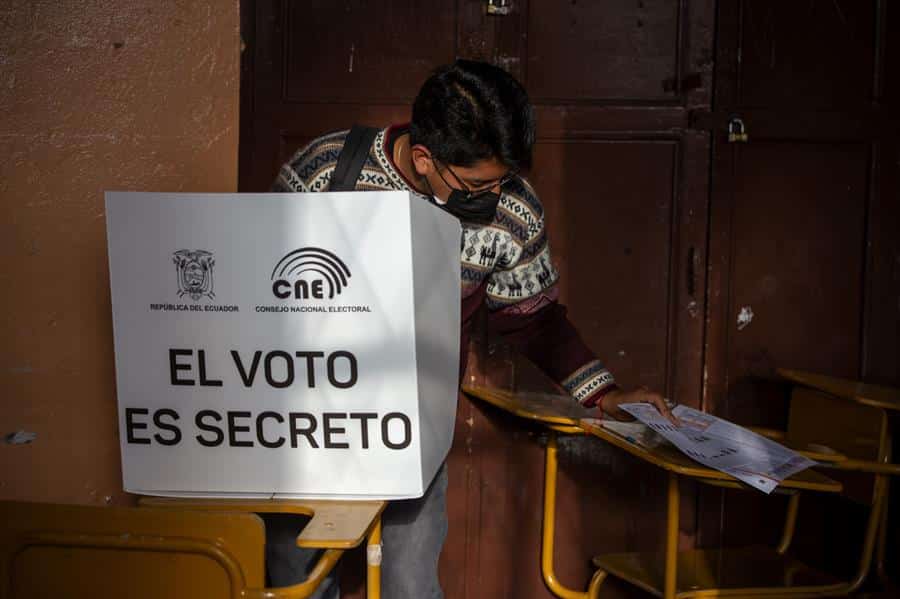Un claro mensaje a Lasso: el "No" se impone en el referendo constitucional de Ecuador