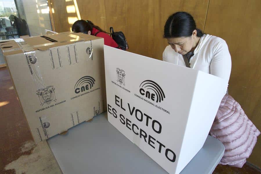 Elecciones y el referéndum constitucional: dos procesos que sellan el futuro de Ecuador
