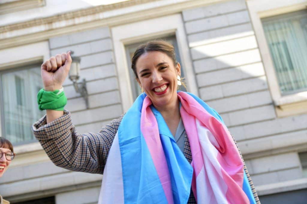 Congreso español sanciona "ley trans" que permite hasta tres cambios de sexo en dos años