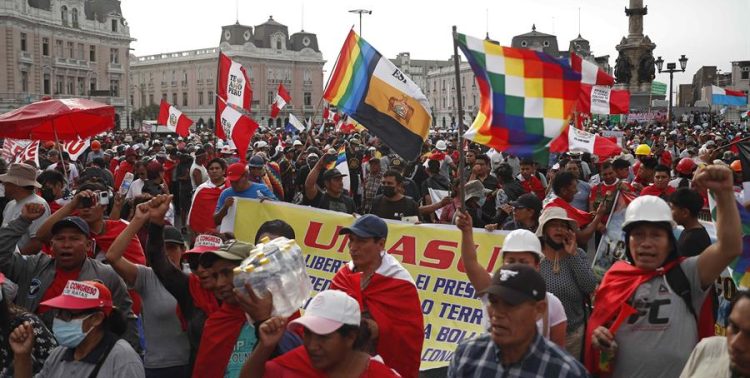 PROTESTAS-PERU-EFE-PEDRO-CASTILLO-DINA-BOLUARTE--e1675778800228-750x378