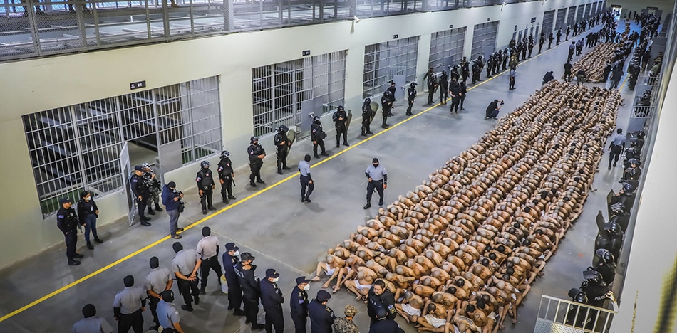 Gobierno peruano quiere replicar modelo de cárceles de El Salvador