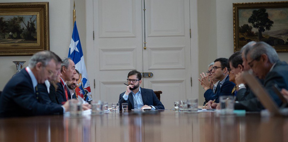 Boric negociará nueva reforma tributaria a cambio de alianzas para la constituyente