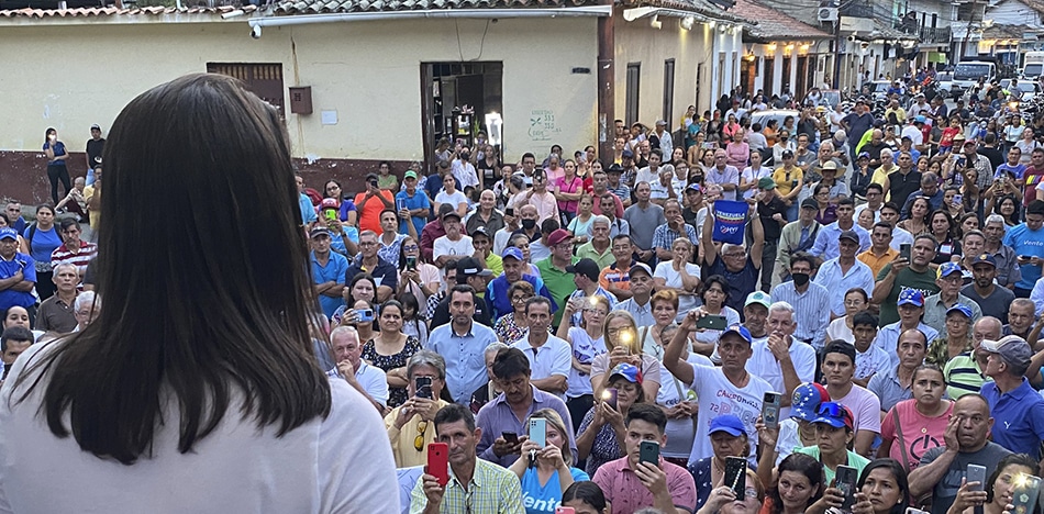 María Corina Machado arrancó con acto masivo carrera por la presidencia