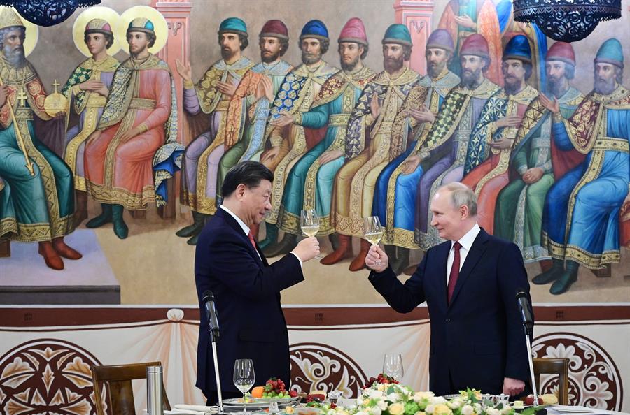 Putin se burla de Ucrania al darle un banquete con sopa Borsch a Xi Jinping