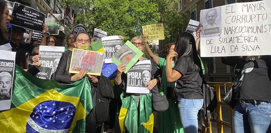 Protestan en España contra la visita de Lula da Silva