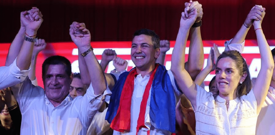 El oficialista Santiago Peña gana la presidencia de Paraguay