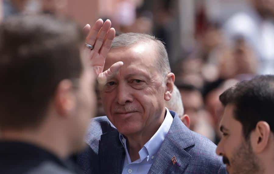 Erdogan irá a segunda vuelta de presidenciales con denuncias de fraude a sus espaldas
