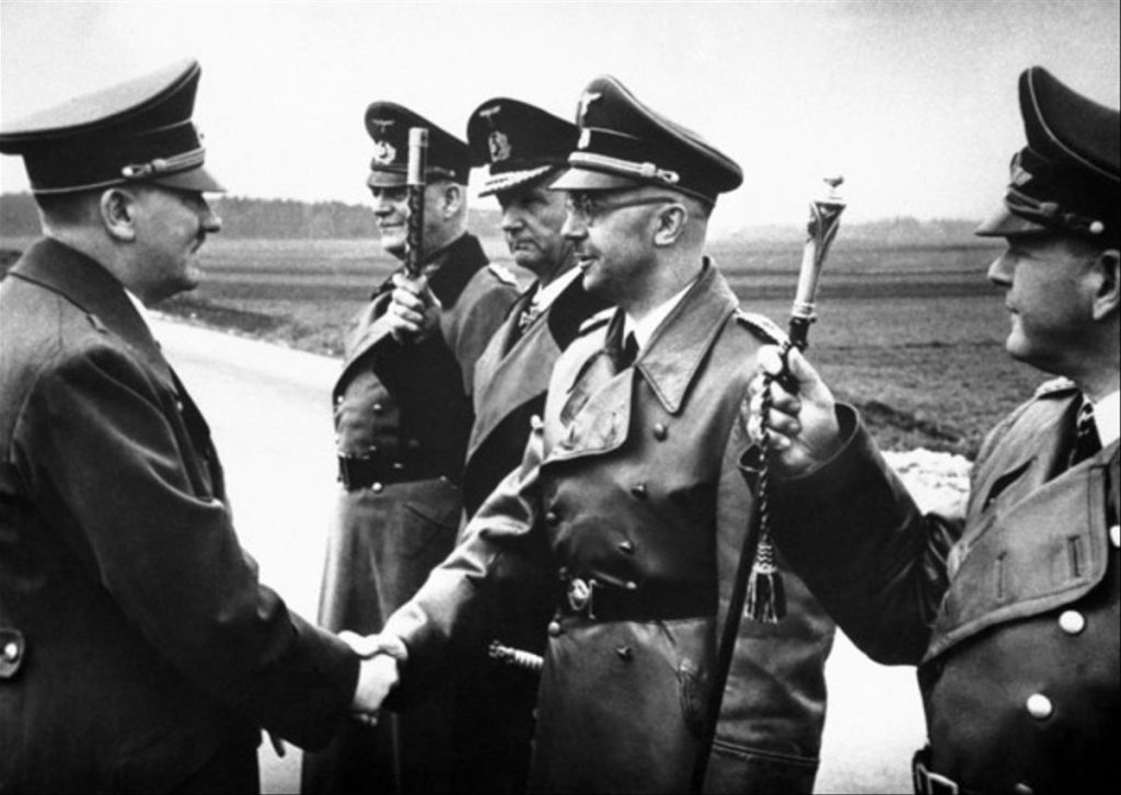 Cuando la derrota era una realidad inevitable, Himmler traicionó a Hitler y quiso negociar con los vencedores. Le salió mal. (Twitter)