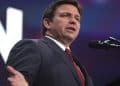 DeSantis presenta plan para “detener la invasión” desde México