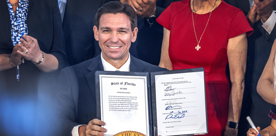 El 8 de mayo de 2023 el gobernador DeSantis firmó la ley SB 846, que prohíbe que cualquier escuela "afiliada a un país extranjero de interés" participe en los programas de becas de elección de escuela de Florida.