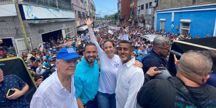 Machado afirmó que los educadores "representan la gran esperanza para el cambio profundo que Venezuela necesita con urgencia".