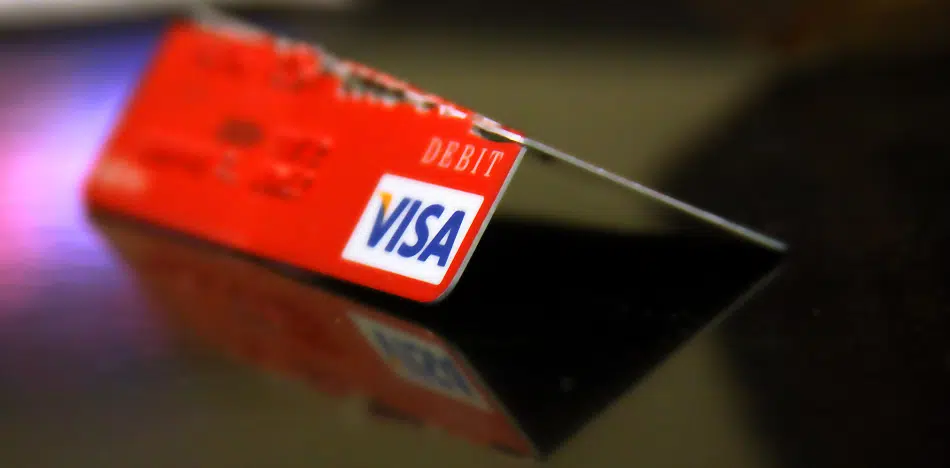 Cinco razones por las que la gente suele acabar endeudada con las tarjetas de crédito