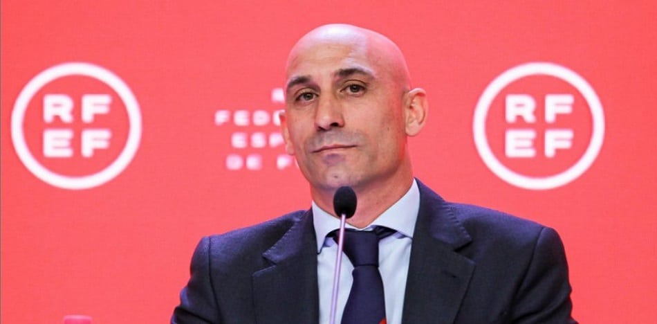 FIFA suspende durante tres años a Luis Rubiales