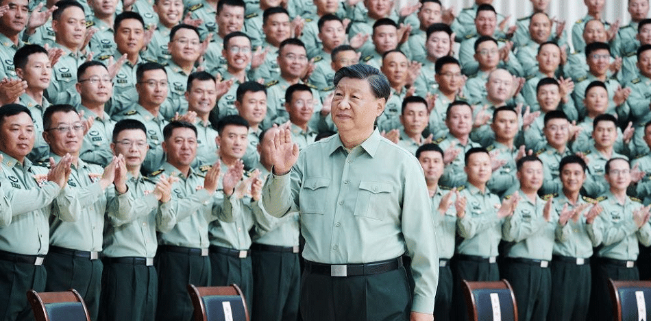 Xi Jinping quiere contralar la ropa en China