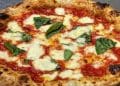 La verdadera pizza napolitana se pone de moda en Argentina: ¿En peligro el estilo tradicional?