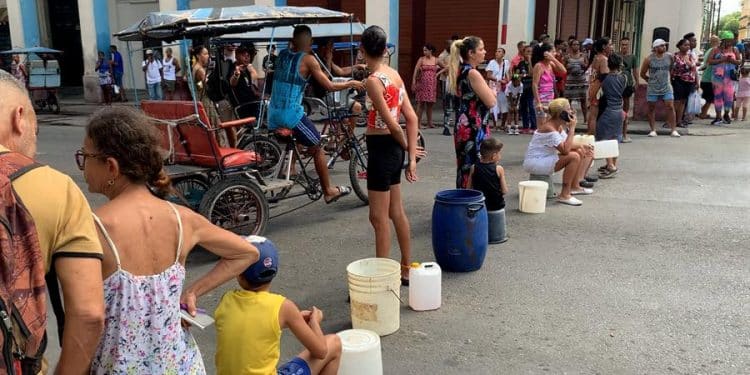 Cuba sin agua: la sequía y las averías en la red hidráulica arropan a la isla