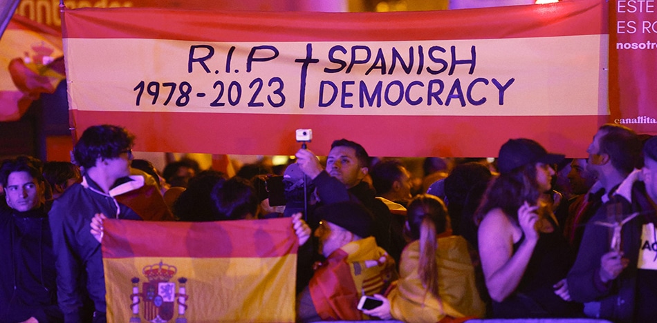 Sánchez implanta una dictadura en España