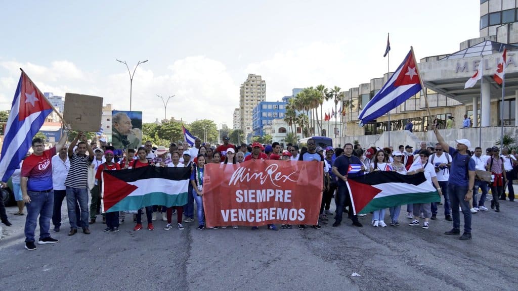 Castrismo obliga a marchar por Hamás mientras cubanos viven con hambre