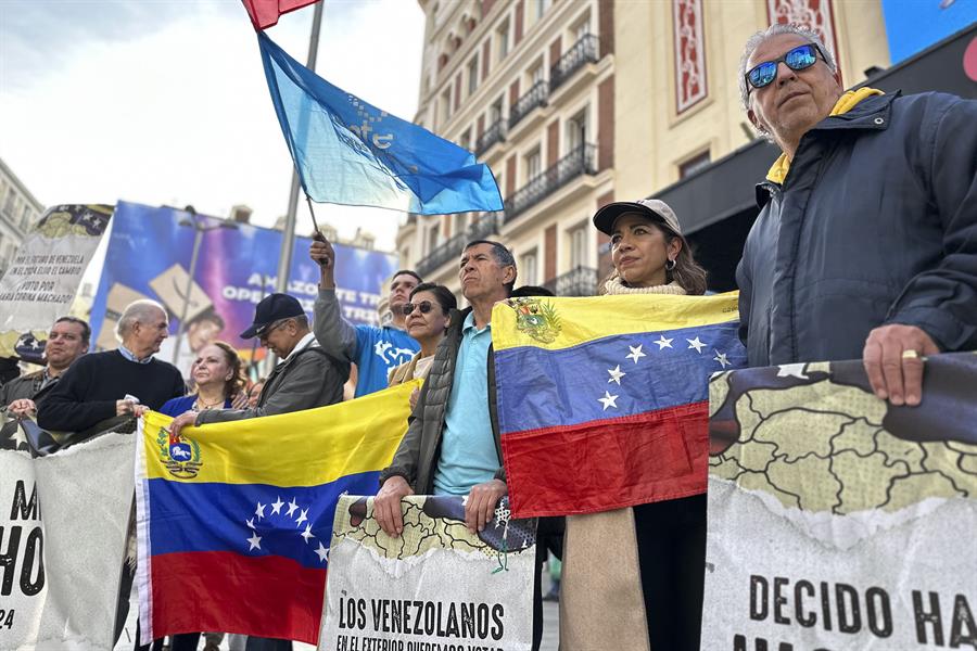 Venezolanos en Madrid exigen votar en las presidenciales de su país