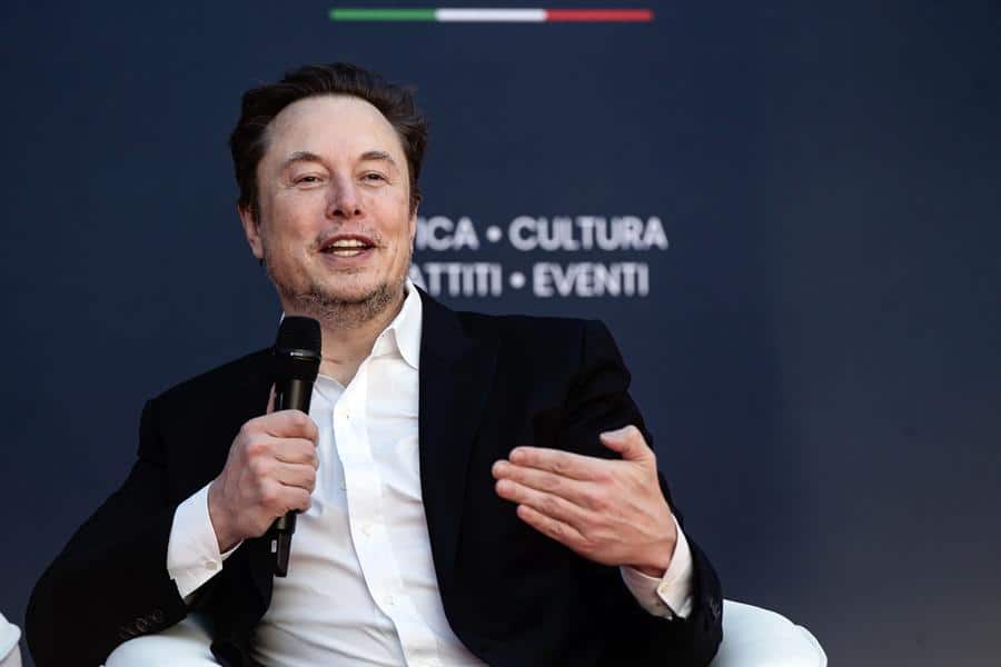 Musk explicó que esa inteligencia tecnológica será como "el genio de la lámpara" de las fábulas, al que las personas podrá pedir "cualquier cosa" pero deberán estar "atentas" a sus deseos.