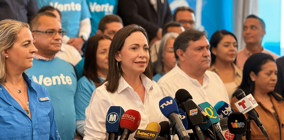 Según Vente Venezuela, liderado por Machado, Yoris está siendo impedida de inscribirse "por una sola razón: le tienen miedo", pues ella es la "representante unitaria" de la oposición en las presidenciales, mientras se resuelve la situación de Machado.