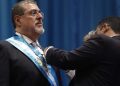 Bernardo Arévalo es investido como presidente de Guatemala: “Nunca más el autoritarismo”
