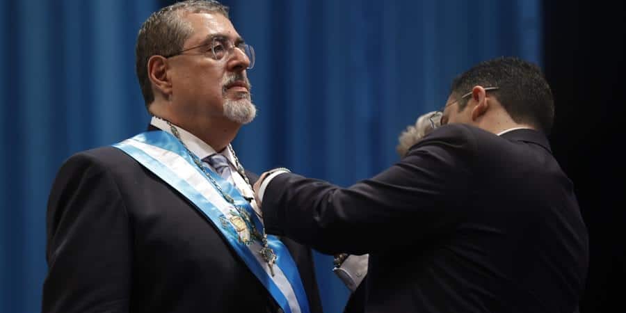 Bernardo Arévalo es investido como presidente de Guatemala: "Nunca más el autoritarismo"