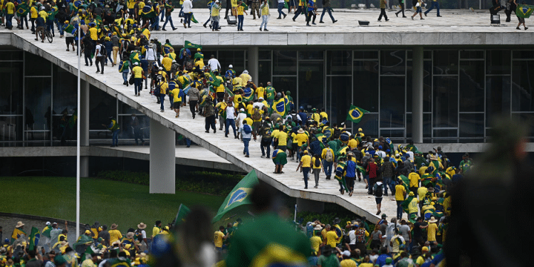 Tres preguntas sin respuesta a un año del asalto a los poderes públicos en Brasil