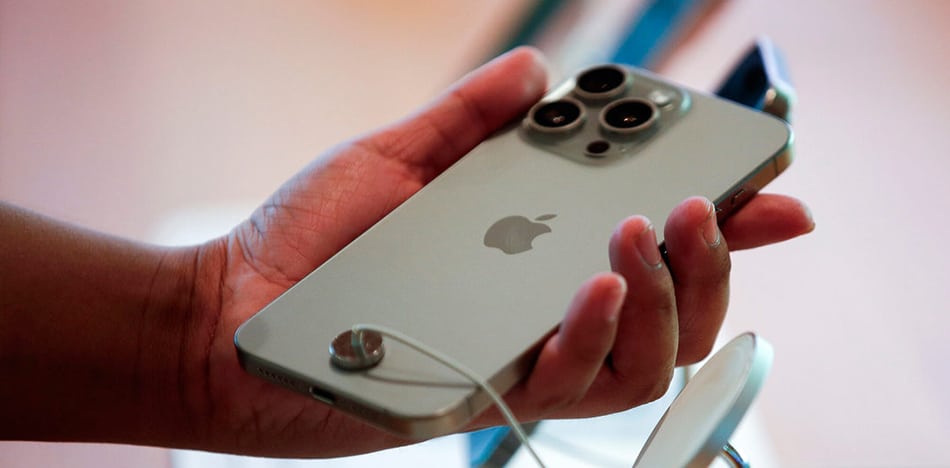 Gobierno de Biden demanda a Apple por "monopolio" con los iPhone