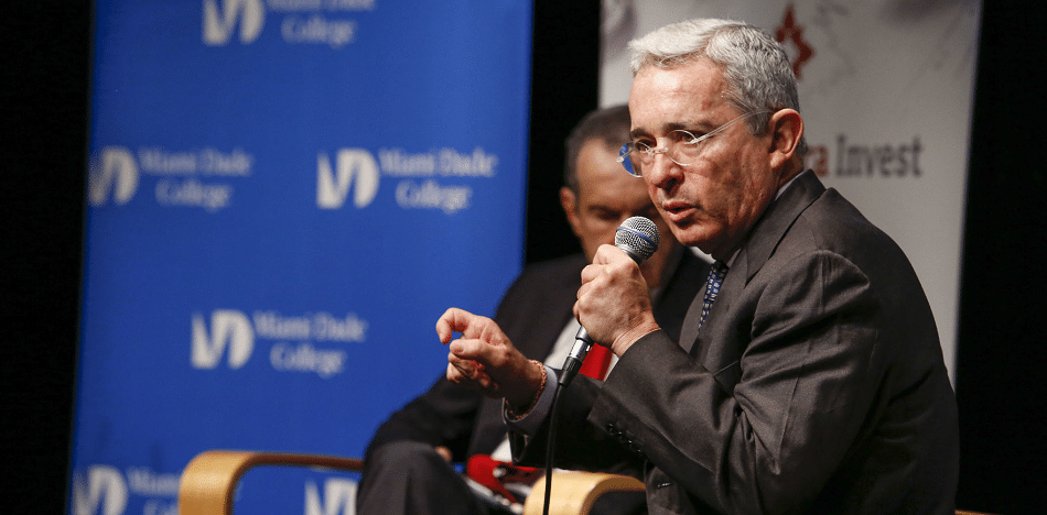 juicio a Uribe