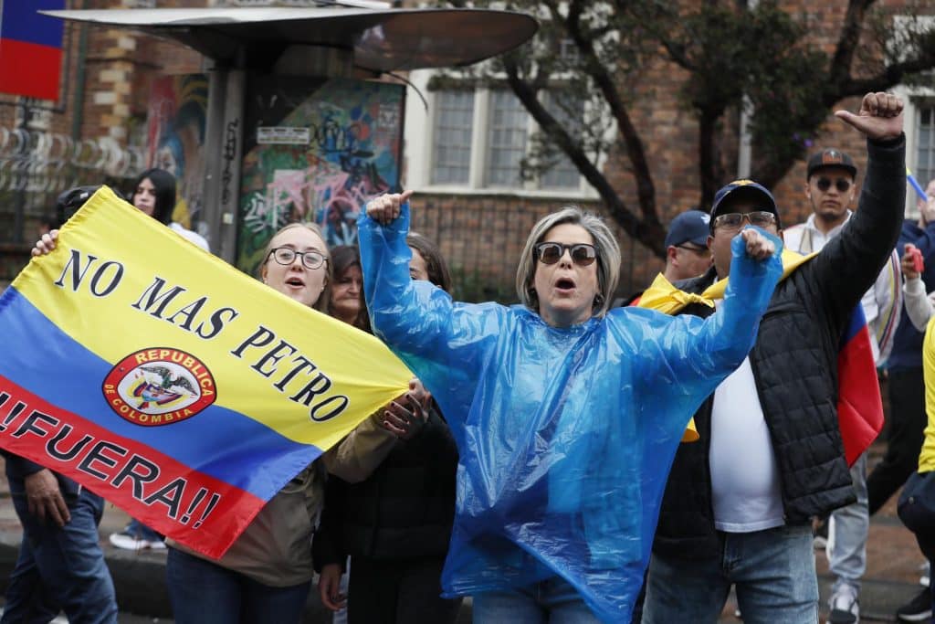 El hastío contra Petro toma las calles: miles de colombianos rechazan sus reformas