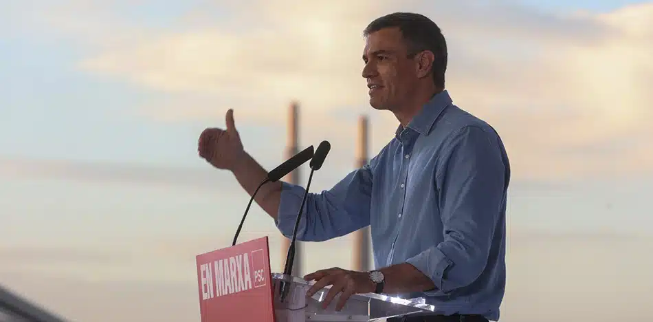 Description: Pedro Sánchez ataca a la prensa libre y a los jueces