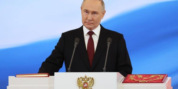 Reelegido el 17 de marzo pasado con un histórico resultado de más del 87 % de los votos, Putin podrá permanecer frente al Kremlin hasta 2030. (EFE)