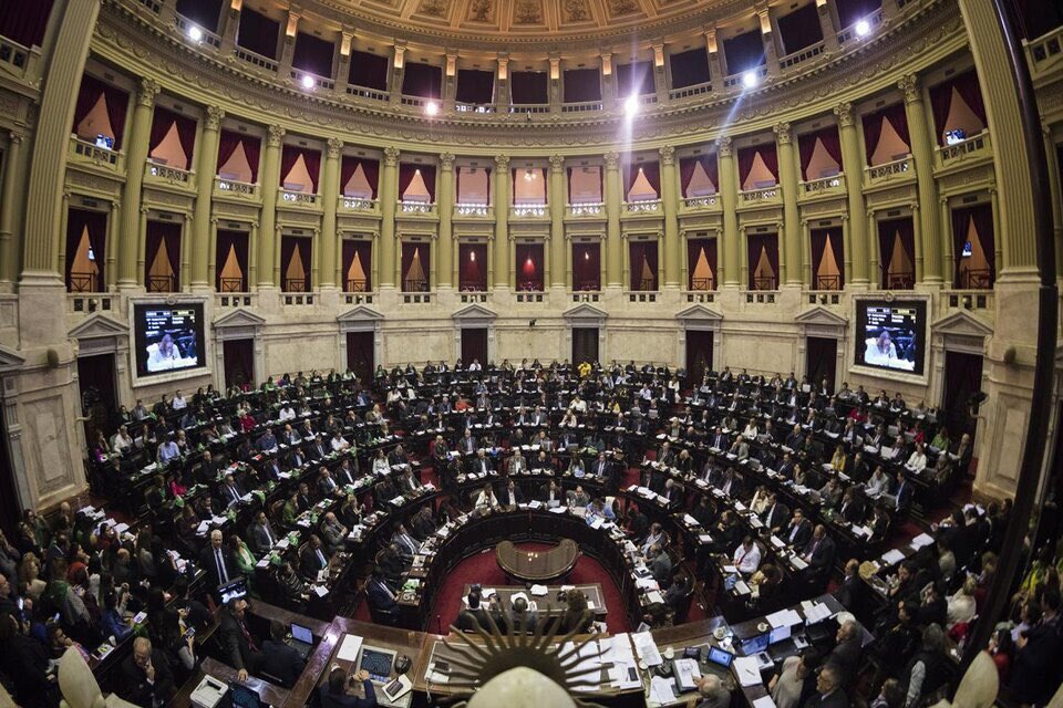 Ley Bases sigue avanzando en el Senado argentino con la discusión del articulado