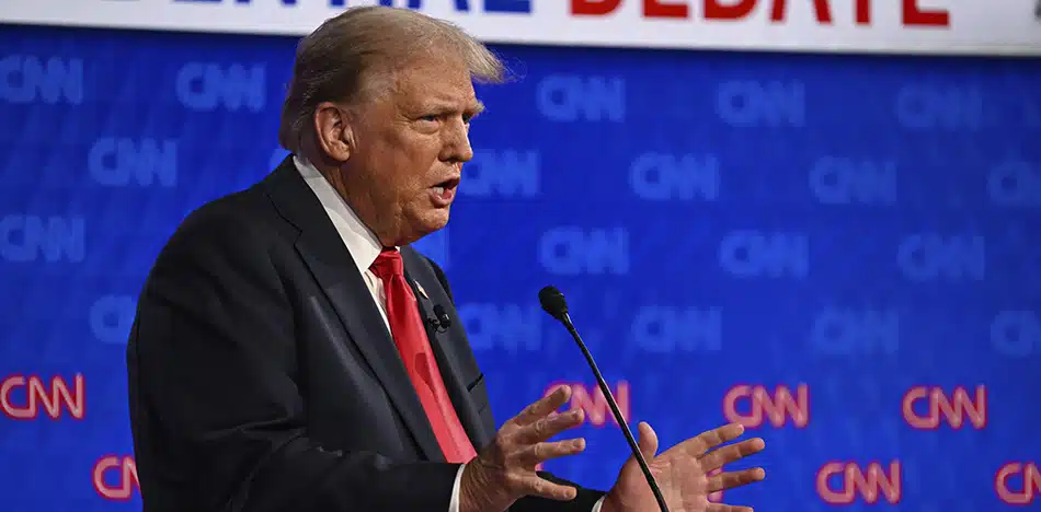 Trump fue el indiscutible ganador del debate, según encuestas y medios