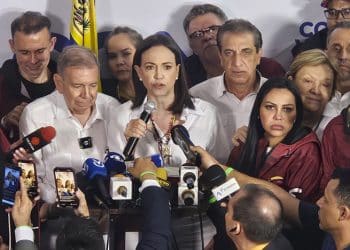 Oposición anuncia triunfo de Edmundo González con 70 % de los votos