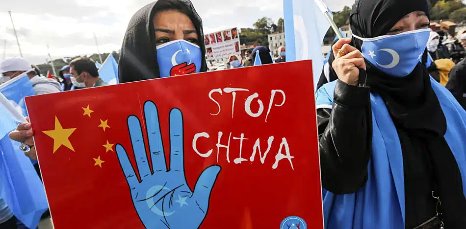 EEUU restringe productos de 29 compañías chinas por explotación laboral en Xinjiang