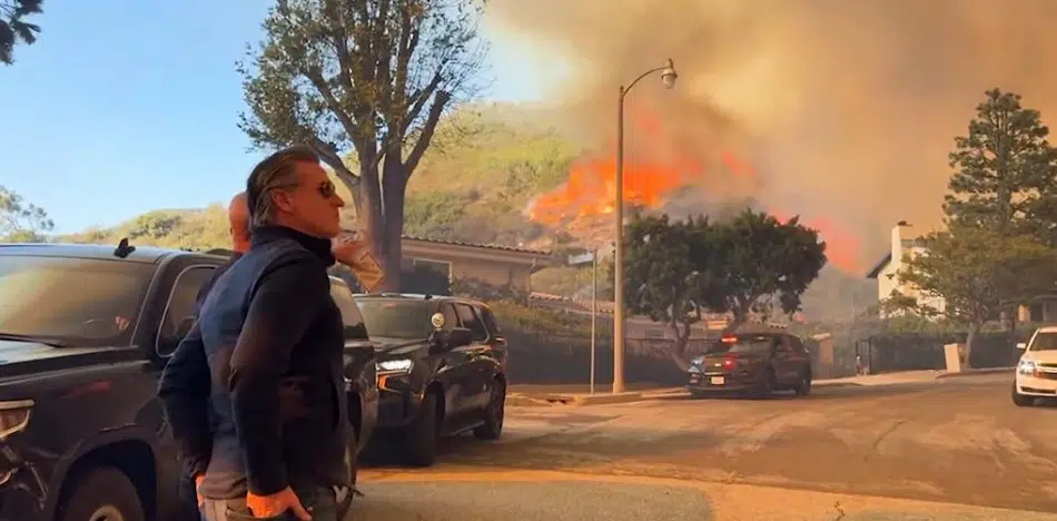 Incontrolables incendios en Los Ángeles: Trump culpa al gobernador Newsom