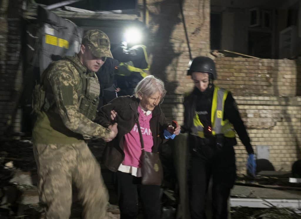 Rusia patea la mesa y lanza ataque masivo contra Ucrania: hay ocho muertos y 70 heridos