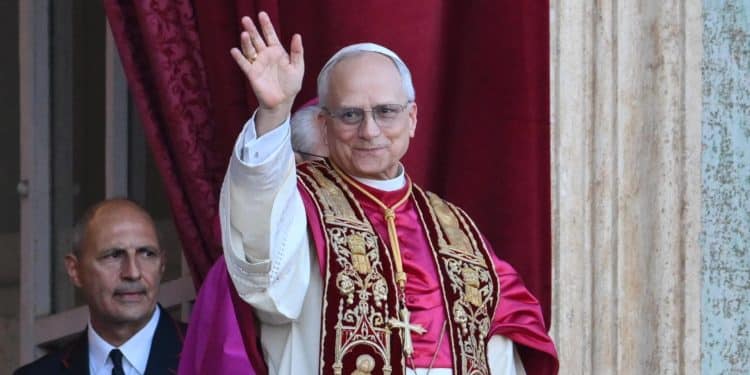 CARDENAL-ROBERT-FOREST-PAPA-LEON-XIV-EFE--750x375