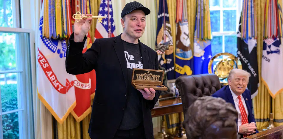 elon-musk-sale-del-gobierno-de-Trump