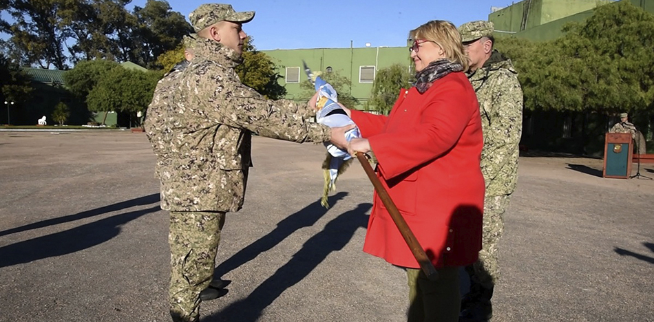 Sandra-Lazo-min-Defensa-Uruguay-comprara-equipos-militares-a-Israel-X