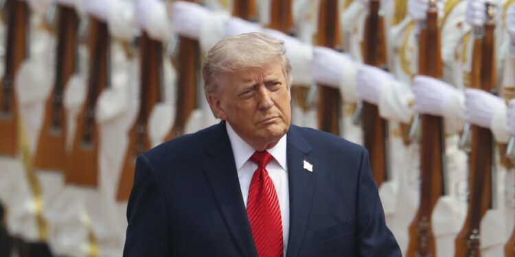 DONALD-TRUMP-PRESIDENTE-DE-EEUU-VISITA-PEKIN-EFE-750x375