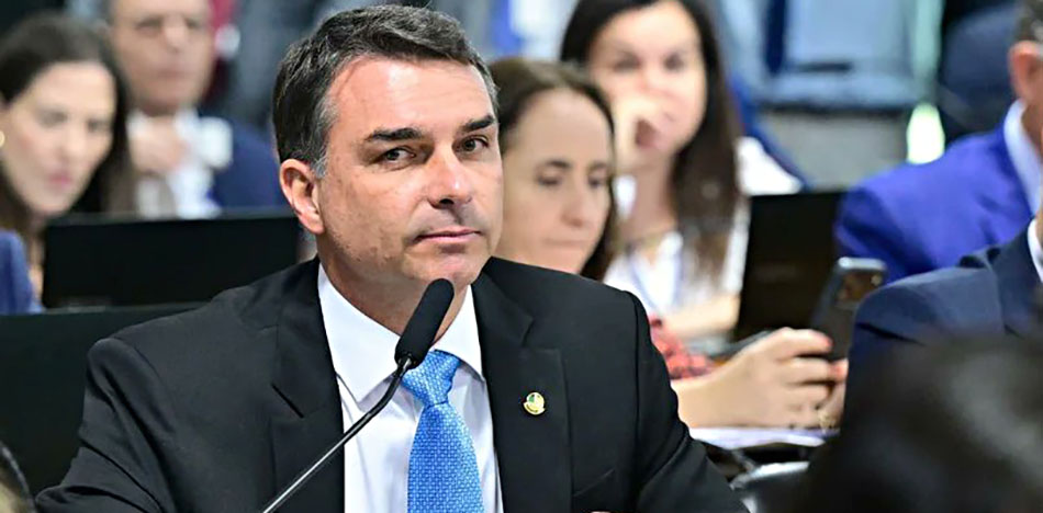 Flavio-Bolsonaro-y-videos-de-Varcaro-X