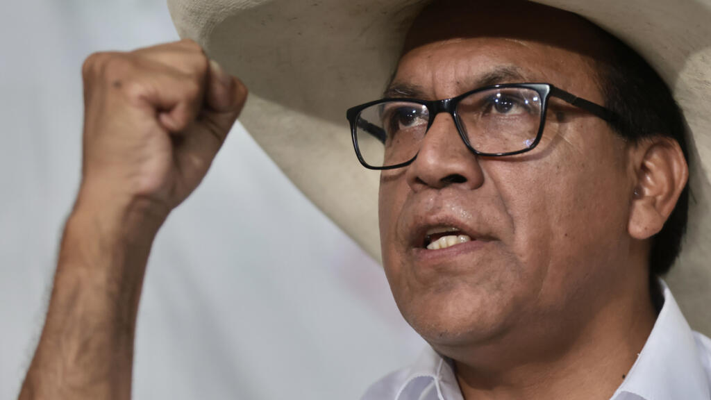 Síndrome de Hubris: guerra interna en el partido del comunista Roberto Sánchez