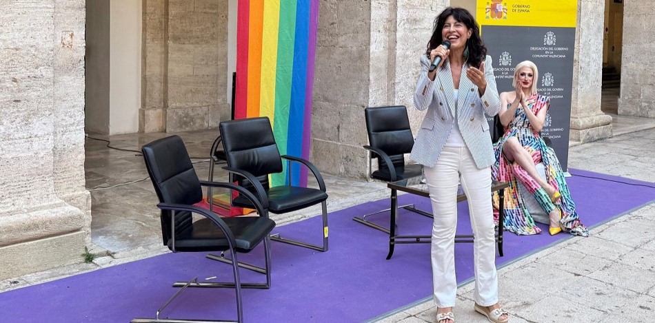 Locura total: 420.000 euros de los contribuyentes destinados a “salvar” a Siri y Alexa de la “violencia de género”